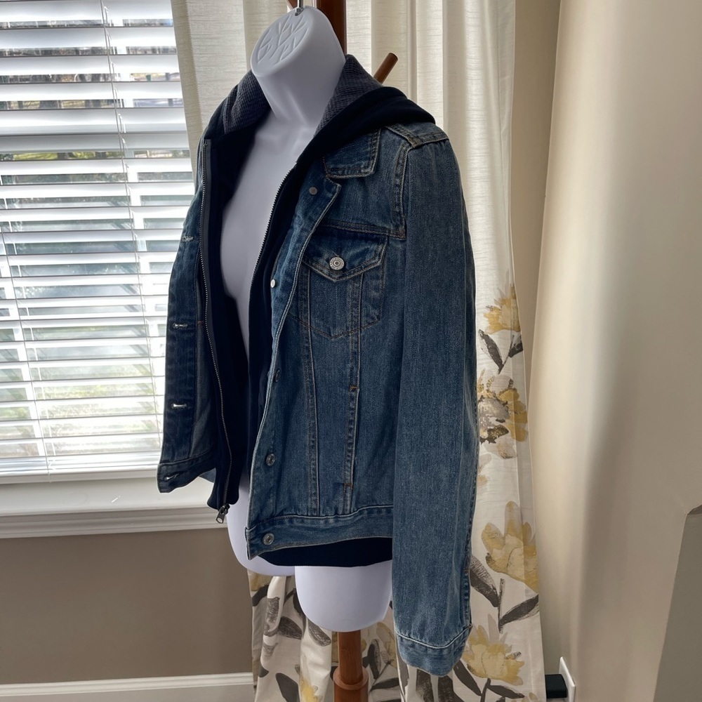 A&F Hooded Jean Jacket Size M - Picture 2 of 6
